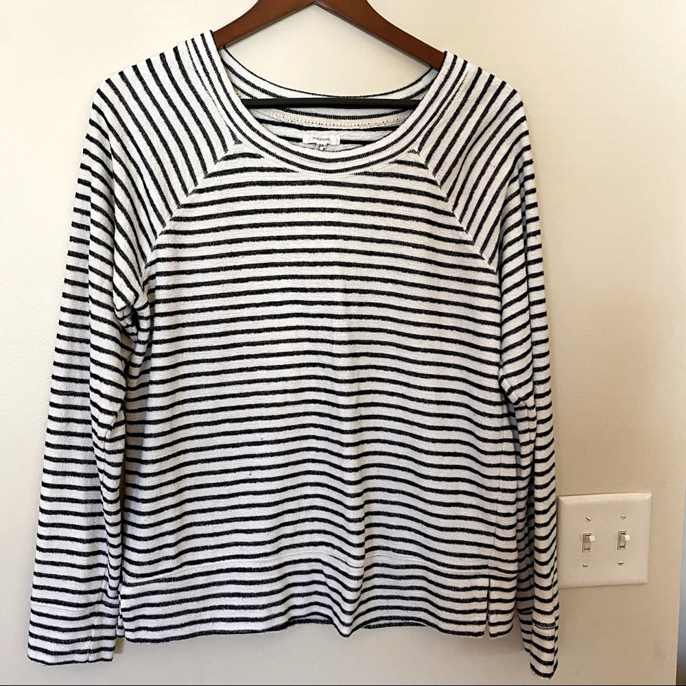 Maurice’s sweater, size medium